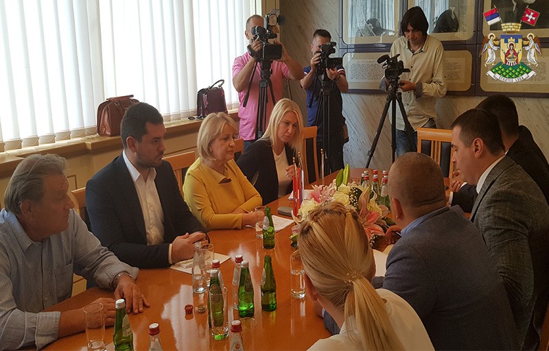 СЕДАМ И ПО МИЛИОНА ДИНАРА ЗА РЕКОНСТРУКЦИЈУ ВРТИЋА У ВРЊЦИМА, ЦТГ АПАРАТ, МИКРОСКОП И КОЛПОСКОП У ДОМУ ЗДРАВЉА