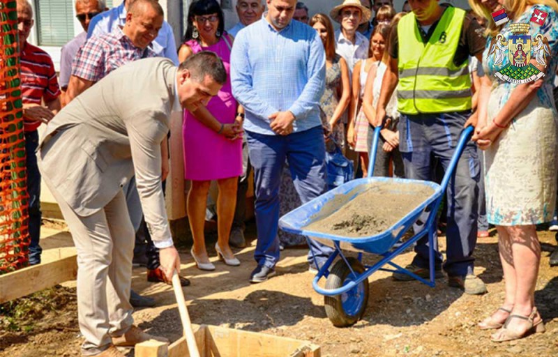 ПОЛОЖЕН КАМЕН ТЕМЕЉАЦ НОВЕ ЗГРАДЕ ГИМНАЗИЈЕ