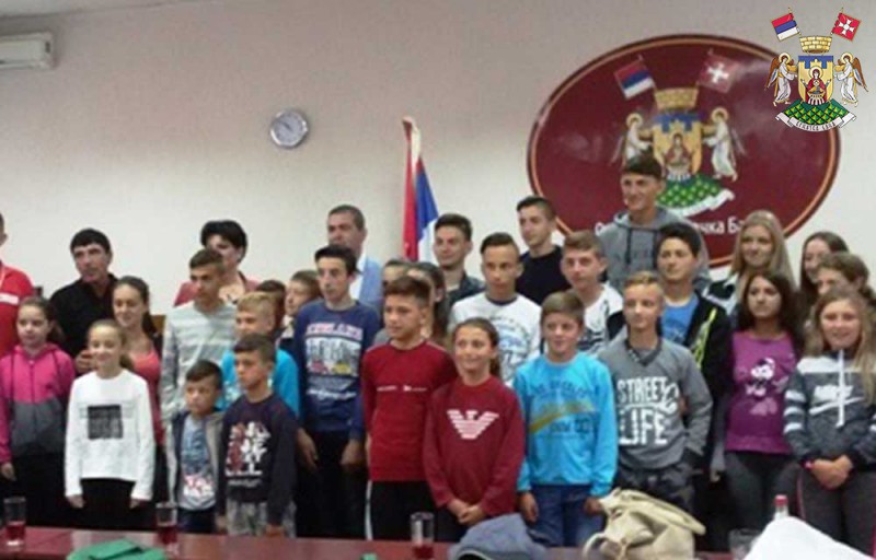 ДЕЦА ИЗ ЕНКЛАВЕ СУШИЋЕ У ПОСЕТИ ВРЊАЧКОЈ БАЊИ