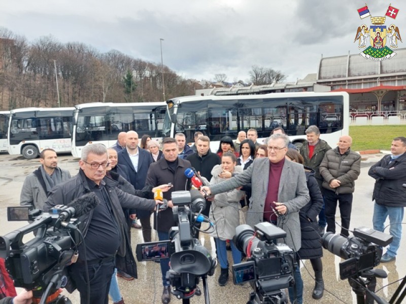 PET NOVIH AUTOBUSA ZA PREVOZ PUTNIKA U VRNjAČKOJ BANjI