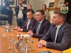  МИНИСТАР МАРТИНОВИЋ ОТВОРИО ЈЕДИНСТВЕНО УПРАВНО МЕСТО У ВРЊАЧКОЈ БАЊИ