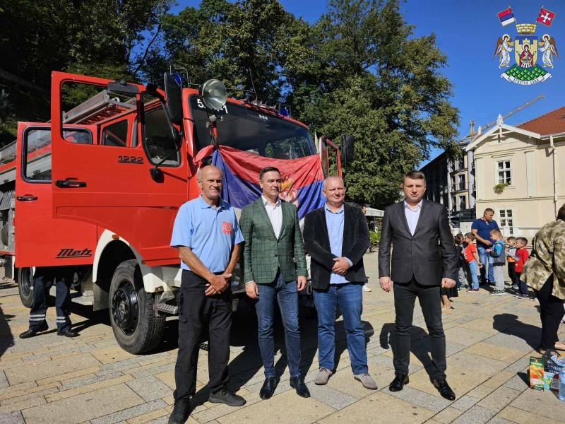 СМОТРОМ И ПОКАЗНОМ ВЕЖБОМ ДОБРОВОЉНО ВАТРОГАСНО ДРУШТВО ВРЊАЧКА БАЊА ОБЕЛЕЖИЛО ДЕСЕТ ГОДИНА РАДА