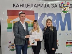 УРУЧЕНО 36 СЕРТИФИКАТА ПОЛАЗНИЦИМА ОБУКА КАНЦЕЛАРИЈЕ ЗА МЛАДЕ