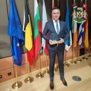 ПРЕДСЕДНИКУ ОПШТИНЕ „MOST ROMA FRIENDLY MAYOR“ НАГРАДА