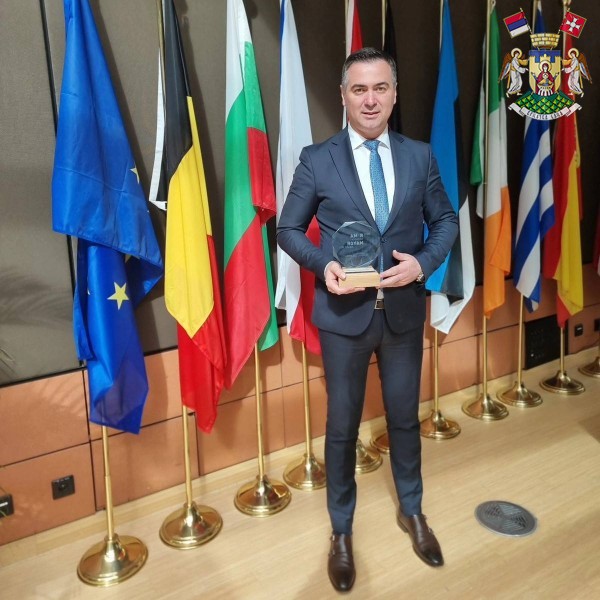 PREDSEDNIKU OPŠTINE URUČENA NAGRADA „MOST ROMA FRIENDLY MAYOR“ 