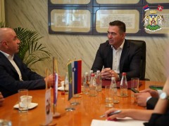 БРАТИМЉЕЊЕ: ОПШТИНЕ ВРЊАЧКА БАЊА И ШМАРЈЕШКЕ ТОПЛИЦЕ ПОТПИСАНИЦЕ СПОРАЗУМА О САРАДЊИ И ПАРТНЕРСТВУ 