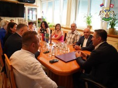 БРАТИМЉЕЊЕ: ОПШТИНЕ ВРЊАЧКА БАЊА И ШМАРЈЕШКЕ ТОПЛИЦЕ ПОТПИСАНИЦЕ СПОРАЗУМА О САРАДЊИ И ПАРТНЕРСТВУ 