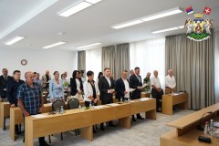 КОНСТИТУТИВНА СЕДНИЦА СКУПШТИНЕ: ЧЕТВРТИ УЗАСТОПНИ МАНДАТ ПОВЕРЕН ЂУРОВИЋУ, РАДОВИЋУ ТРЕЋИ 
