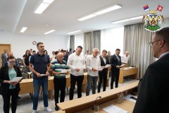 КОНСТИТУТИВНА СЕДНИЦА СКУПШТИНЕ: ЧЕТВРТИ УЗАСТОПНИ МАНДАТ ПОВЕРЕН ЂУРОВИЋУ, РАДОВИЋУ ТРЕЋИ 