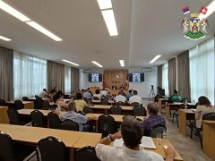 ОДБОРНИЦИ СКУПШТИНЕ ИЗГЛАСАЛИ РЕШЕЊЕ О ДОДЕЛИ ПРИЗНАЊА ПОВОДОМ ДАНА ОПШТИНЕ 14. ЈУЛА