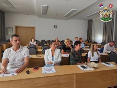ОБЈЕДИЊЕНА УГОСТИТЕЉСКА ПОНУДА НА ПЛАТФОРМИ „ВРЊАЧКА БАЊА НА ДЛАНУ“