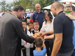 ОСВЕЋЕН КРСТ И ЗЕМЉИШТЕ ЗА ИЗГРАДЊУ ХРАМА У ПОДУНАВЦИМА