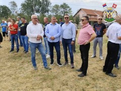 ОСВЕЋЕН КРСТ И ЗЕМЉИШТЕ ЗА ИЗГРАДЊУ ХРАМА У ПОДУНАВЦИМА