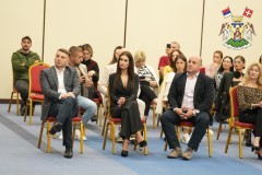 ФЕСТИВАЛ „ГОЛУБ МИРА“ У ВРЊАЧКОЈ БАЊИ: МОДОМ, УМЕТНОШЋУ И ТУРИЗМОМ ДО ПРОМОЦИЈЕ МИРА И МУЛТИКУЛТУРАЛНОСТИ 