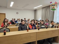 УЧЕНИЦИ ОШ „ПОПИНСКИ БОРЦИ“ ПОСЕТИЛИ ОПШТИНУ ВРЊАЧКА БАЊА