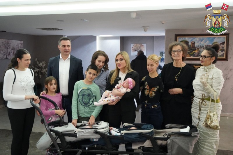 ВРЊАЧКА БАЊА УГОСТИЛА ДОБИТНИЦЕ ПРИЗНАЊА „МИЛУНКА САВИЋ“  