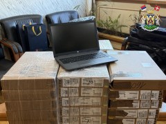 МОДЕРНИЗАЦИЈА ЛОКАЛНЕ АДМИНИСТРАЦИЈЕ У ВРЊАЧКОЈ БАЊИ- МИНИСТАРКА ЖАРИЋ КОВАЧЕВИЋ УРУЧИЛА ЛАПТОПОВЕ ОПШТИНИ