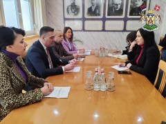 МОДЕРНИЗАЦИЈА ЛОКАЛНЕ АДМИНИСТРАЦИЈЕ У ВРЊАЧКОЈ БАЊИ- МИНИСТАРКА ЖАРИЋ КОВАЧЕВИЋ УРУЧИЛА ЛАПТОПОВЕ ОПШТИНИ