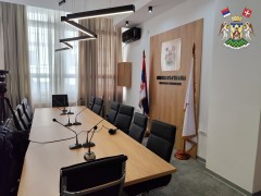 МОДЕРНИЗАЦИЈА ЛОКАЛНЕ АДМИНИСТРАЦИЈЕ У ВРЊАЧКОЈ БАЊИ- МИНИСТАРКА ЖАРИЋ КОВАЧЕВИЋ УРУЧИЛА ЛАПТОПОВЕ ОПШТИНИ