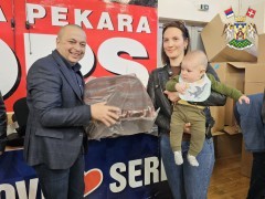 ПОДЕЛА ДЕЧИЈИХ АУТО-СЕДИШТА ЗА 200 МАЛИШАНА 