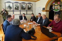 ОДРЖАН САСТАНАК РУКОВОДСТВА ВРЊАЧКЕ ОПШТИНЕ И ДРЖАВНОГ СЕКРЕТАРА О ВАЖНИМ ИНФРАСТРУКТУРНИМ ПРОЈЕКТИМА