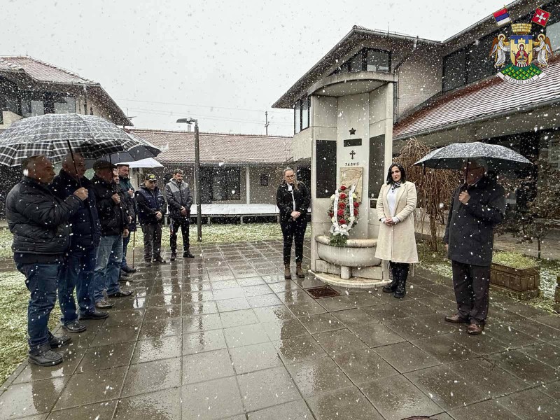 ОБЕЛЕЖЕН ДАН ЦИВИЛНИХ ЖРТАВА РАТА У ВРЊАЧКОЈ ОПШТИНИ