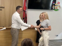 УРУЧЕНЕ СУБВЕНЦИЈЕ ЗА ПОКРЕТАЊЕ СОПСТВЕНОГ БИЗНИСА