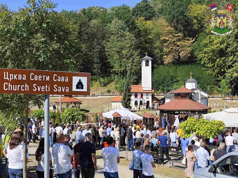 ОВОГОДИШЊИ ВЕЛИКОГОСПОЈИНСКИ САБОР У ГРАЧАЦУ ОКУПИО ВЕЛИКИ БРОЈ МЕШТАНА И ГОСТИЈУ