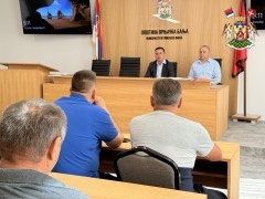 УРУЧЕНИ УГОВОРИ ЗА 43 ПОРОДИЦЕ ИЗБЕГЛИХ И ИНТЕРНО РАСЕЉЕНИХ ЛИЦА 