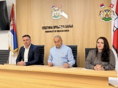 УРУЧЕНО 46 НОВИХ БОРАЧКИХ ЛЕГИТИМАЦИЈА