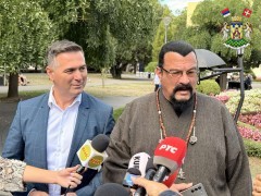 СТИВЕН СИГАЛ У ВРЊАЧКОЈ БАЊИ 