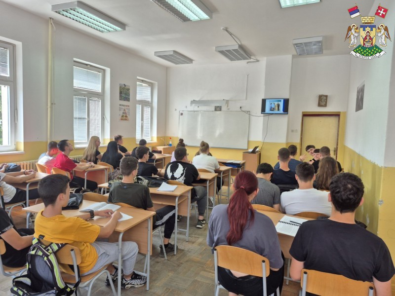 ОДРЖАНЕ РАДИОНИЦЕ О УЧЕШЋУ МЛАДИХ У ЛОКАЛНИМ ПОЛИТИКАМА И РОДНОЈ РАВНОПРАВНОСТИ