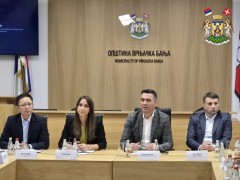 ДЕЛЕГАЦИЈА КИНЕСКОГ ОКРУГА ЂИНГ’АН У ВРЊАЧКОЈ БАЊИ - НОВА ЕРА САРАДЊЕ И КУЛТУРНЕ РАЗМЕНЕ