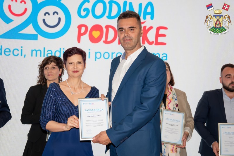ОПШТИНА ВРЊАЧКА БАЊА ДОБИТНИЦА ЗАХВАЛНИЦЕ ФОНДАЦИЈЕ СОС ДЕЧИЈА СЕЛА СРБИЈА