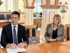 ОДРЖАН РАДНИ САСТАНАК У ВЕЗИ ПОЧЕТКА РЕАЛИЗАЦИЈЕ ПРОЈЕКТА ПОСТАВЉАЊА СОЛАРНЕ ЕЛЕКТРАНЕ НА ОШ „ПОПИНСКИ БОРЦИ“