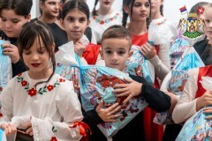 ПОДЕЛА НОВОГОДИШЊИХ ПАКЕТИЋА ЗА УЧЕСНИКЕ КУЛТУРНИХ И ОМЛАДИНСКИХ ПРОГРАМА