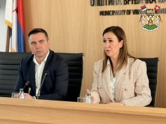 ПОДРШКА НАЈУГРОЖЕНИЈИМА: УРУЧЕНИ ПАКЕТИ ХРАНЕ ИЗБЕГЛИЦАМА И РАСЕЉЕНИМ ЛИЦИМА У ВРЊАЧКОЈ ОПШТИНИ