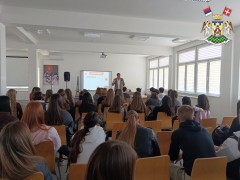 У ВРЊАЧКОЈ ГИМНАЗИЈИ ОДРЖАНА РАДИОНИЦА О КУЛТУРИ ГОВОРА 