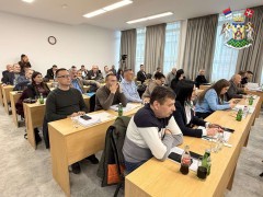 ПАТРИЈАРХ ПАВЛЕ ДОБИЈА СПОМЕНИК У ВРЊАЧКОЈ БАЊИ