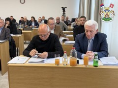 ПАТРИЈАРХ ПАВЛЕ ДОБИЈА СПОМЕНИК У ВРЊАЧКОЈ БАЊИ