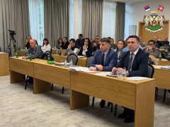 ПАТРИЈАРХ ПАВЛЕ ДОБИЈА СПОМЕНИК У БАЊИ