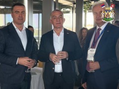 ПРЕДСЕДНИК БОБАН ЂУРОВИЋ ПРЕДСТАВИО ТУРИСТИЧКЕ ПОТЕНЦИЈАЛЕ ВРЊАЧКЕ БАЊЕ НА ФОРУМУ „МОСТ 2026“ У БАЊА ЛУЦИ