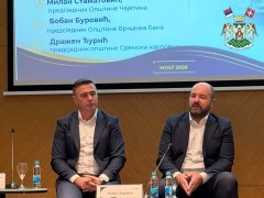 ПРЕДСЕДНИК БОБАН ЂУРОВИЋ ПРЕДСТАВИО ТУРИСТИЧКЕ ПОТЕНЦИЈАЛЕ ВРЊАЧКЕ БАЊЕ НА ФОРУМУ „МОСТ 2026“ У БАЊА ЛУЦИ